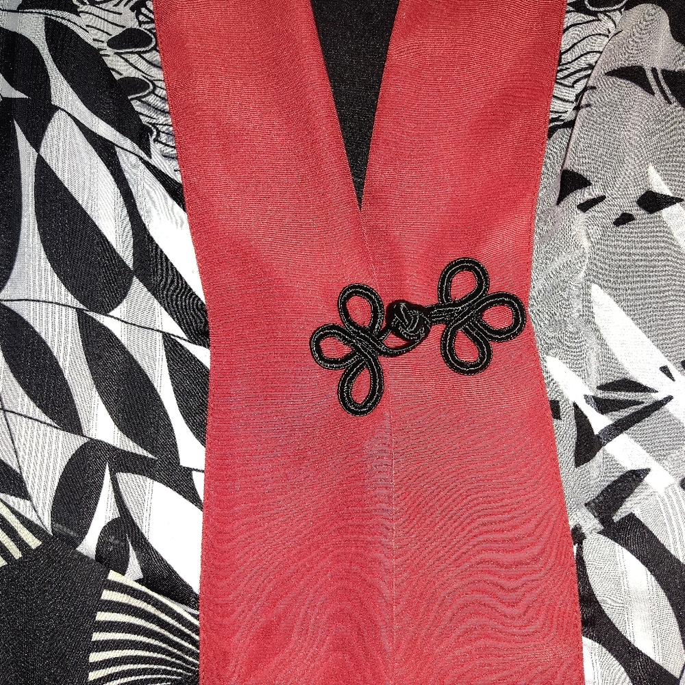 Chicos  Travelers Collection Vibrant Red and Black Patterned Kimono 2 Piece Top - Picture 4 of 6